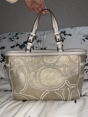 Coach Gallery Signature Tote with White Trim